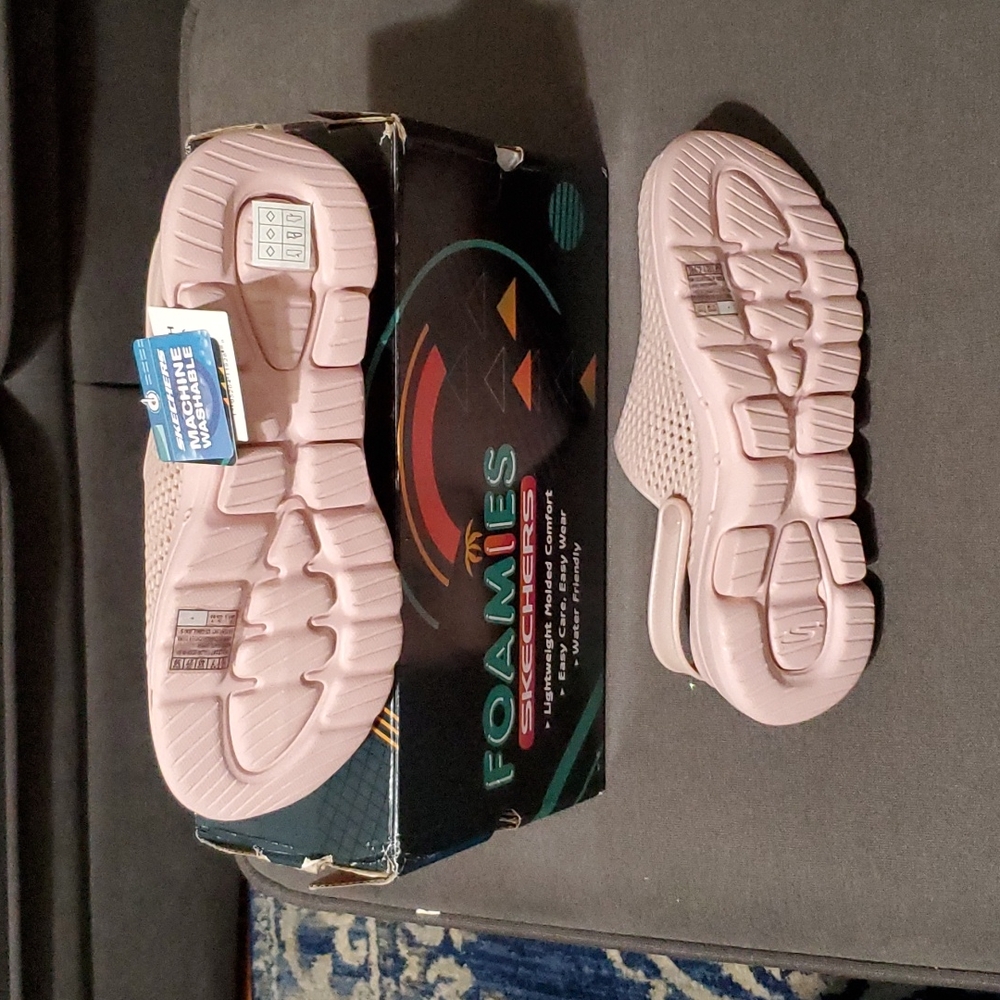 Skechers Formies - Picture 2 of 6
